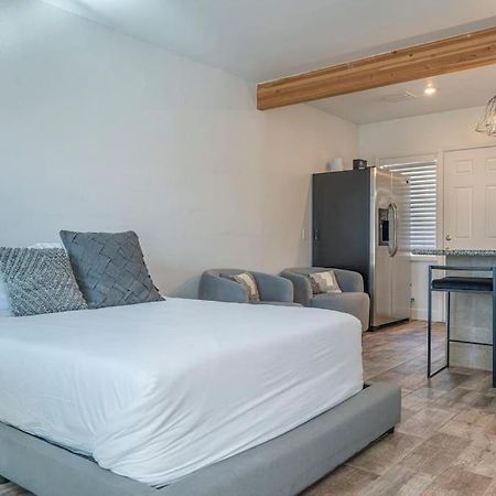 Ash And Ko Aparthotel Phoenix Ngoại thất bức ảnh