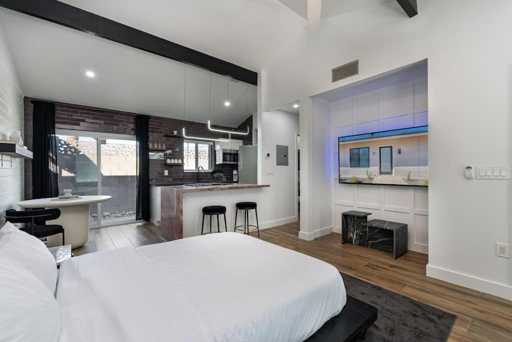 Ash And Ko Aparthotel Phoenix Ngoại thất bức ảnh