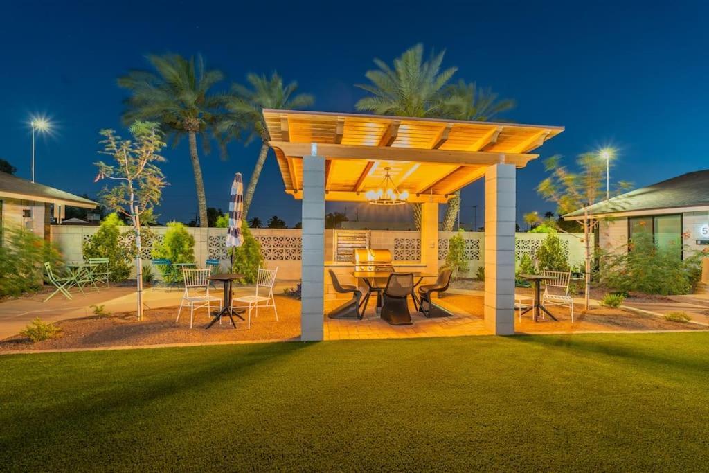 Ash And Ko Aparthotel Phoenix Ngoại thất bức ảnh