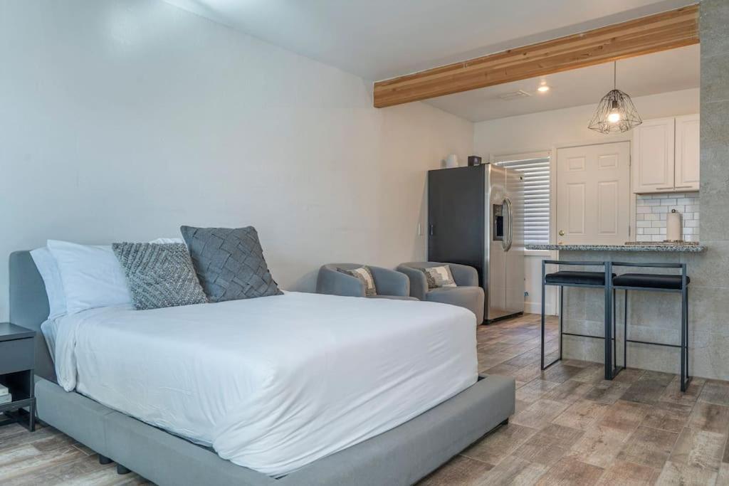 Ash And Ko Aparthotel Phoenix Ngoại thất bức ảnh