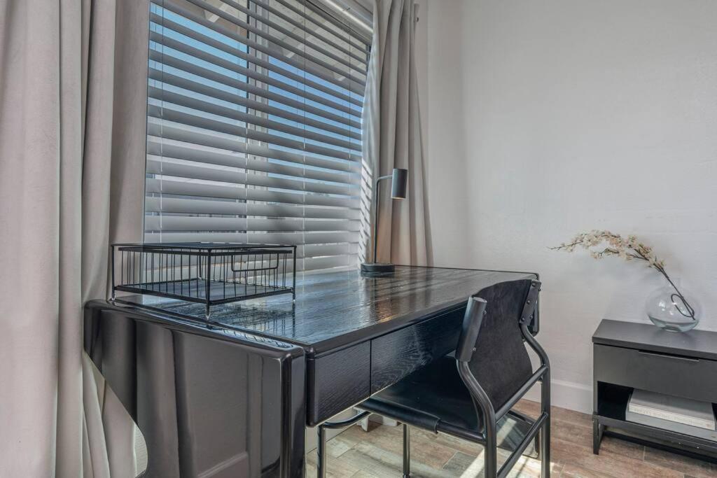 Ash And Ko Aparthotel Phoenix Ngoại thất bức ảnh