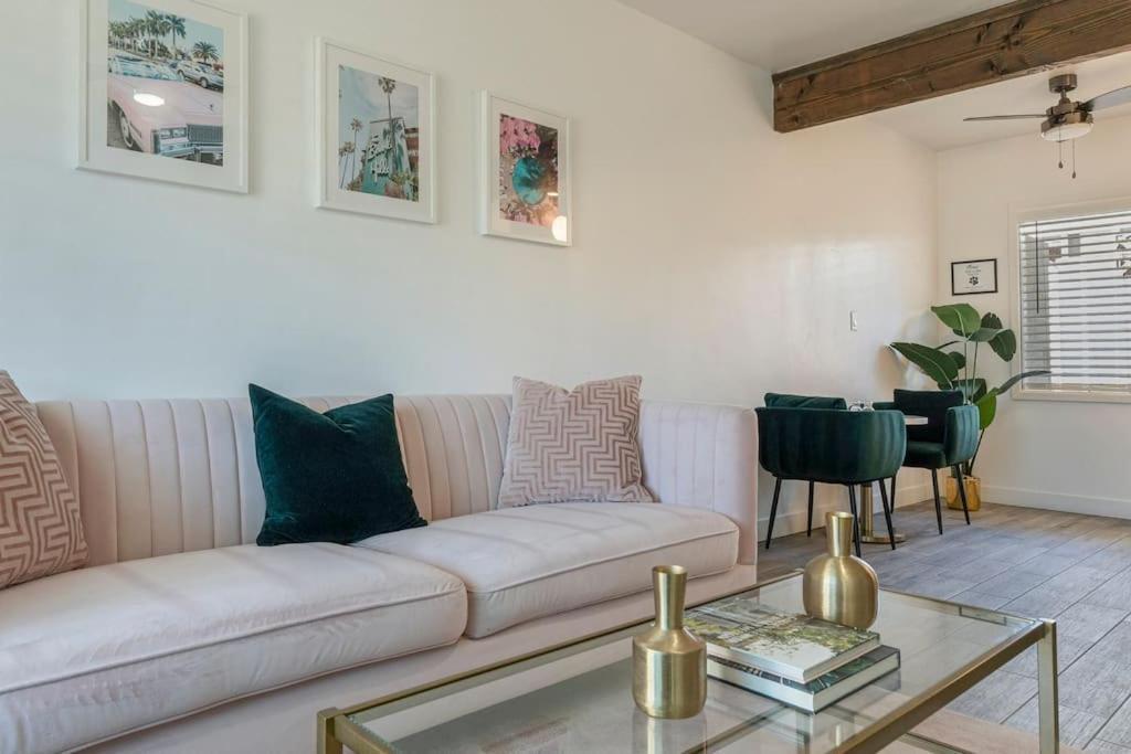 Ash And Ko Aparthotel Phoenix Ngoại thất bức ảnh