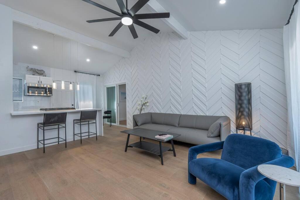 Ash And Ko Aparthotel Phoenix Ngoại thất bức ảnh