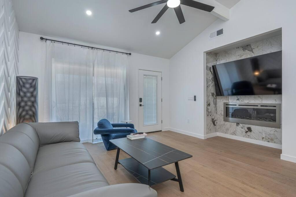 Ash And Ko Aparthotel Phoenix Ngoại thất bức ảnh