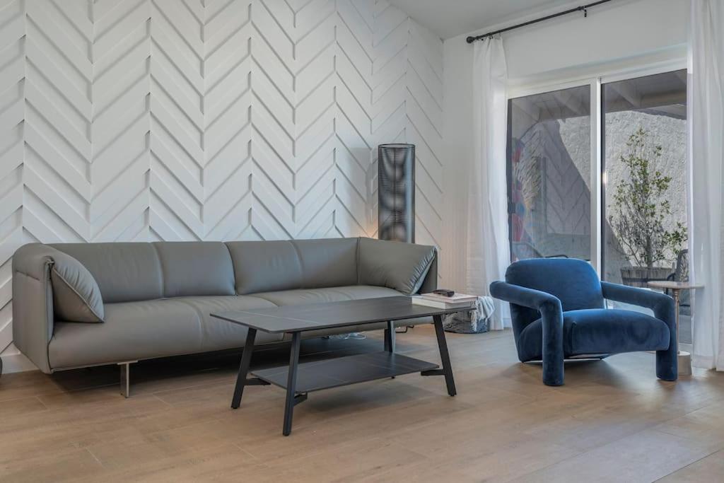Ash And Ko Aparthotel Phoenix Ngoại thất bức ảnh