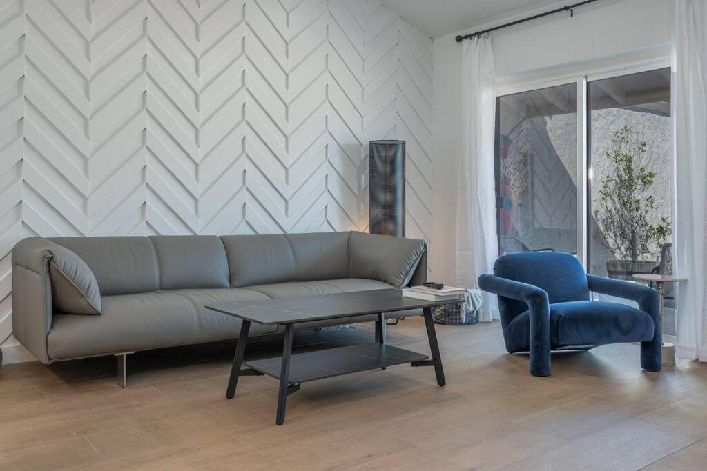 Ash And Ko Aparthotel Phoenix Ngoại thất bức ảnh
