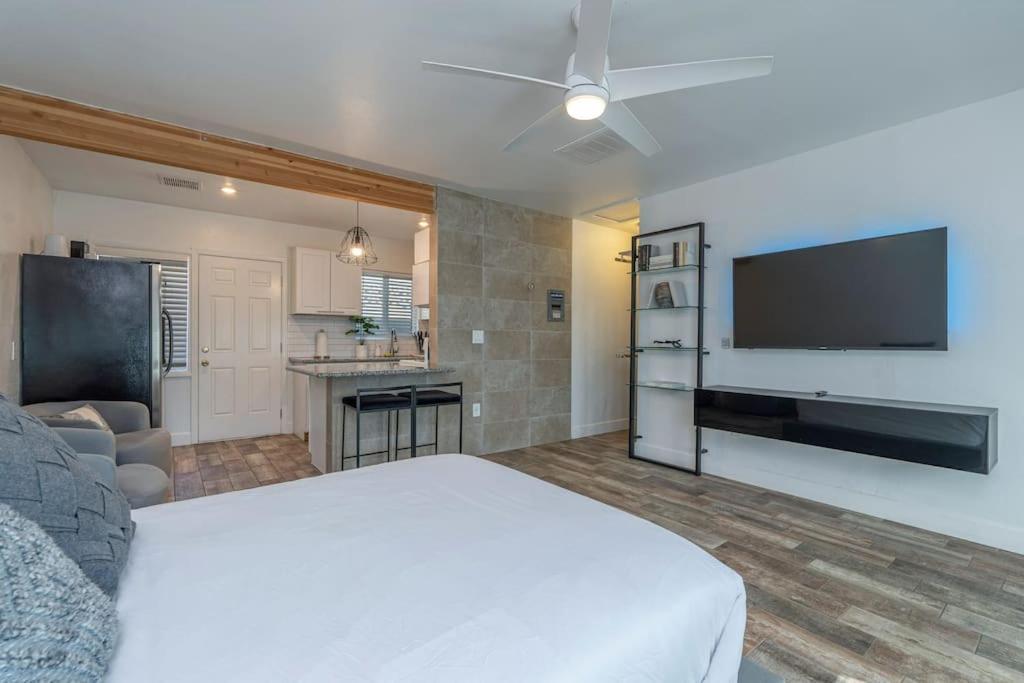 Ash And Ko Aparthotel Phoenix Ngoại thất bức ảnh